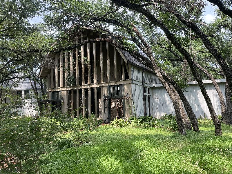 Interesting home - built in the late 60's, on 4 acres near 183/Duval.   
